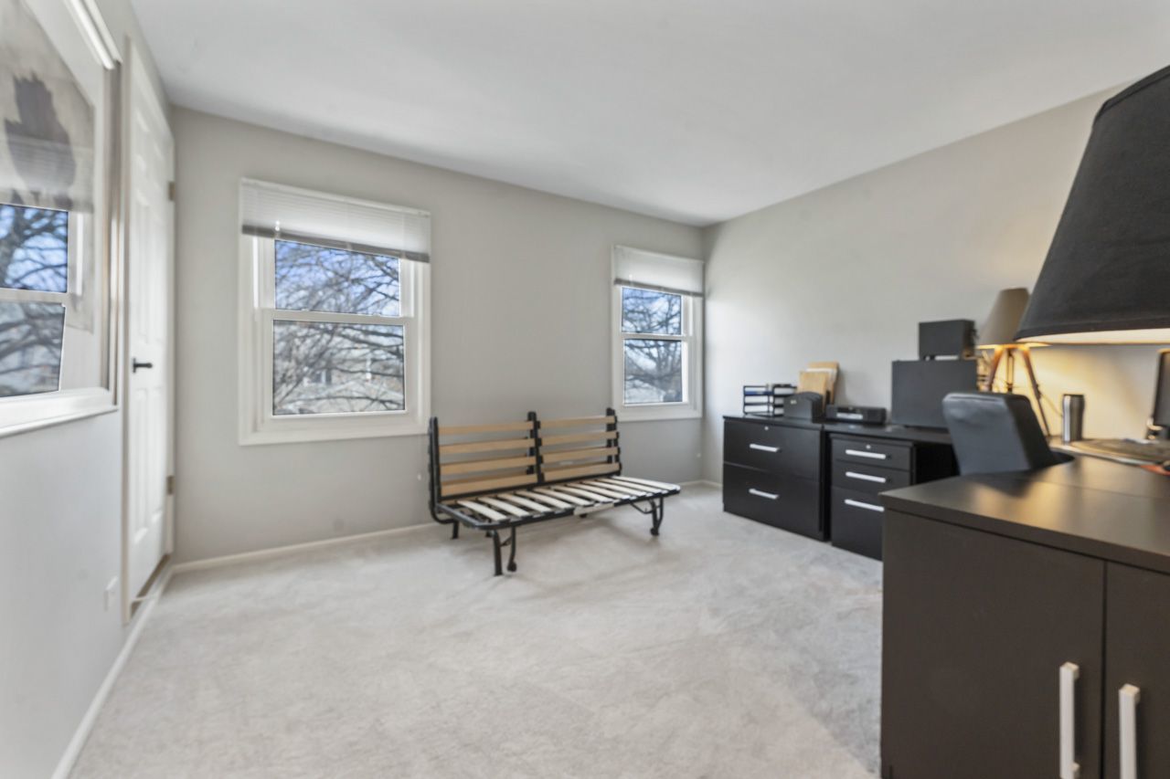 962 Thompson Boulevard, Buffalo Grove, IL 60089