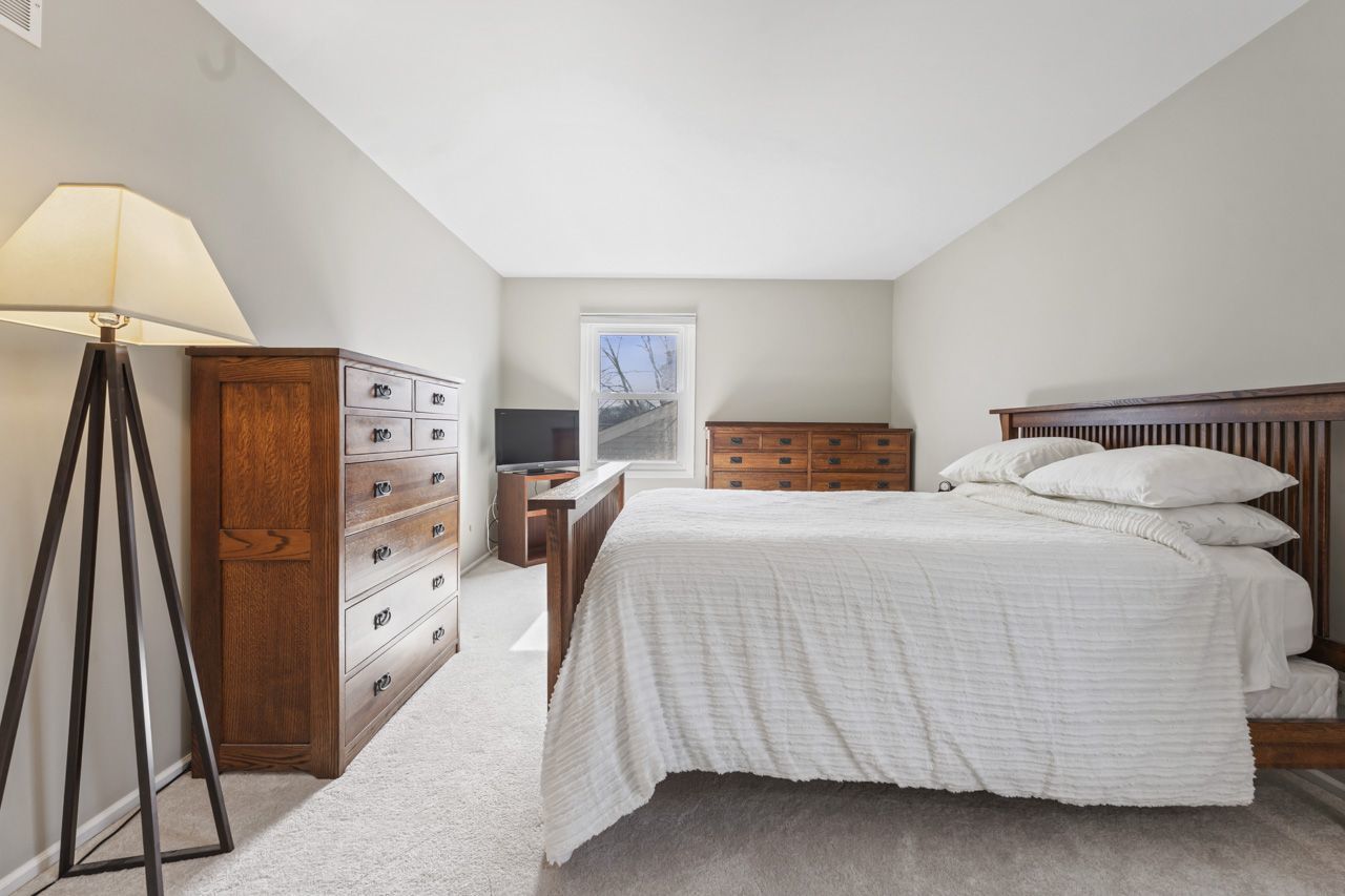 962 Thompson Boulevard, Buffalo Grove, IL 60089