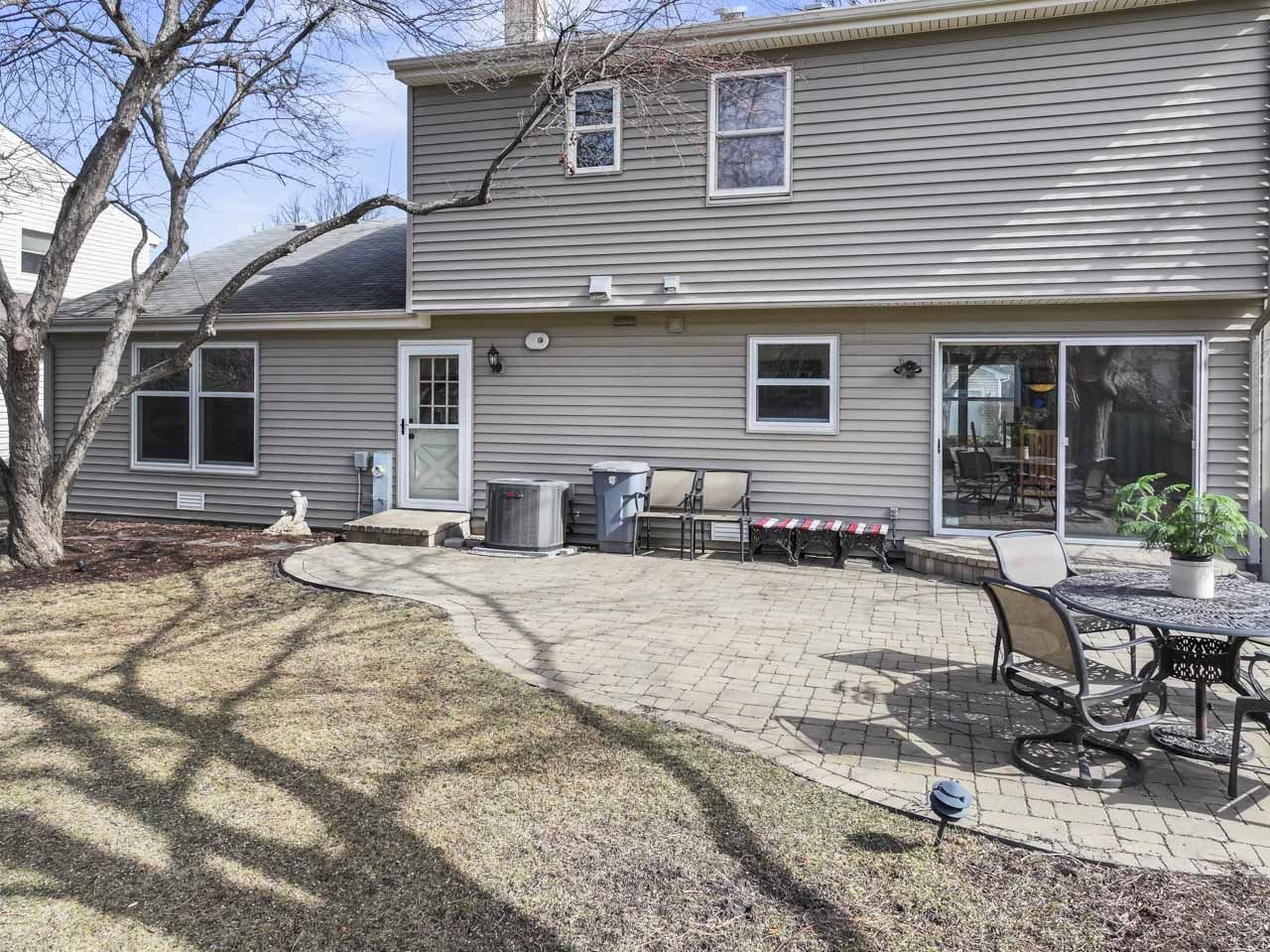 962 Thompson Boulevard, Buffalo Grove, IL 60089