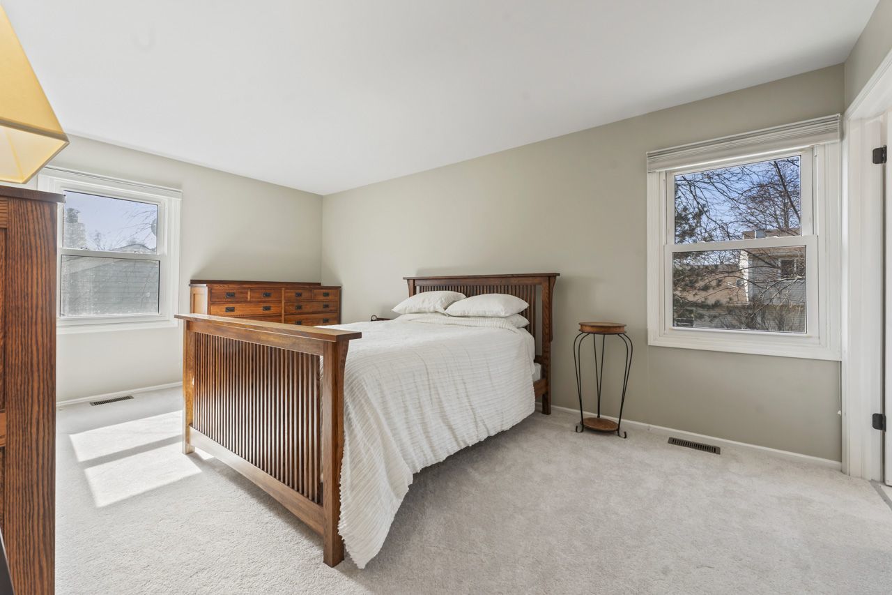 962 Thompson Boulevard, Buffalo Grove, IL 60089