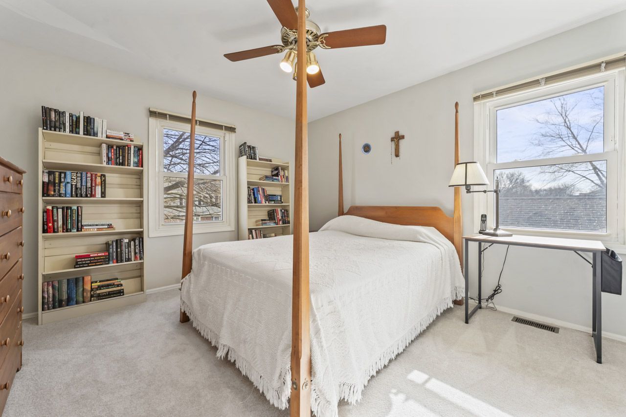 962 Thompson Boulevard, Buffalo Grove, IL 60089