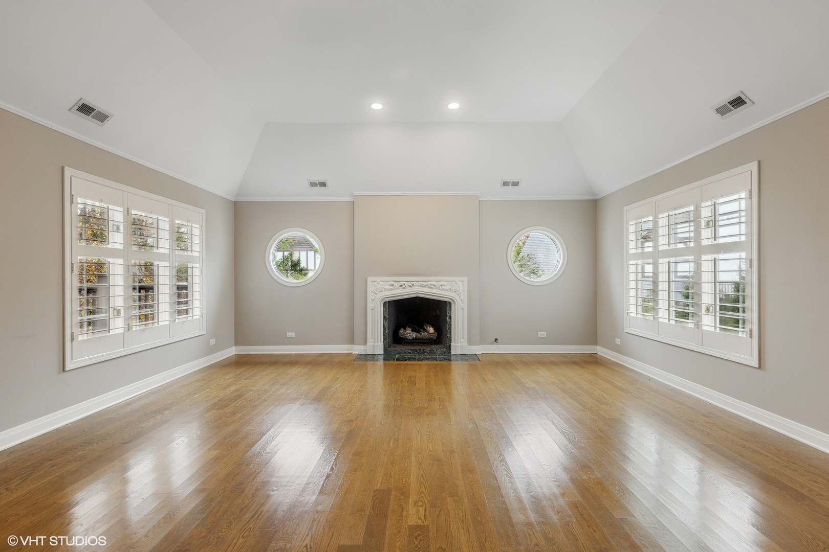 1604 Burr Ridge Club, Burr Ridge, IL 60527