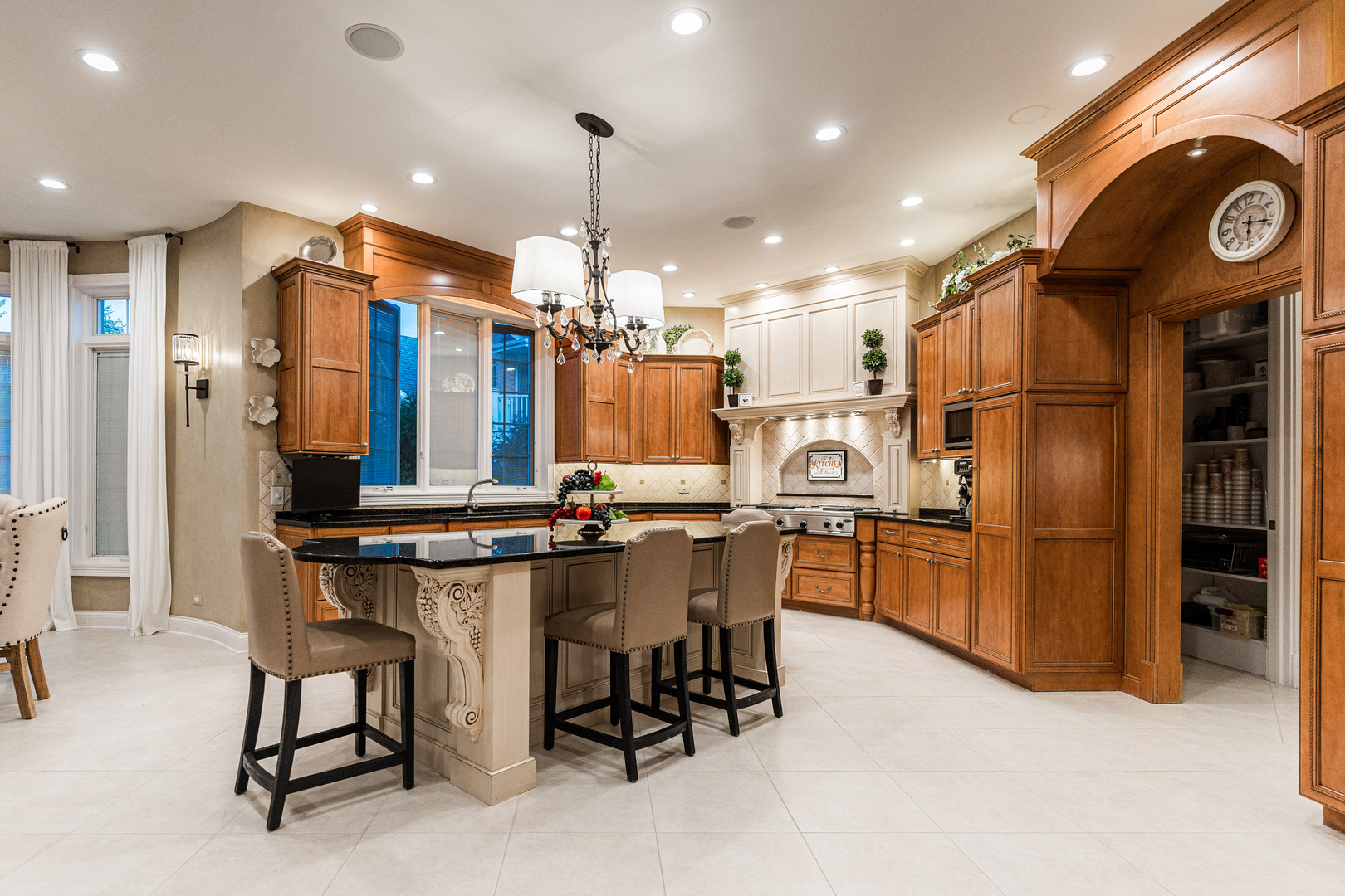 147 Los Lagos Drive, Bloomingdale, IL 60108