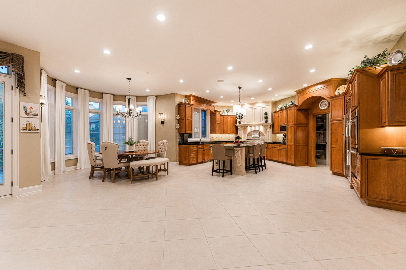 147 Los Lagos Drive, Bloomingdale, IL 60108