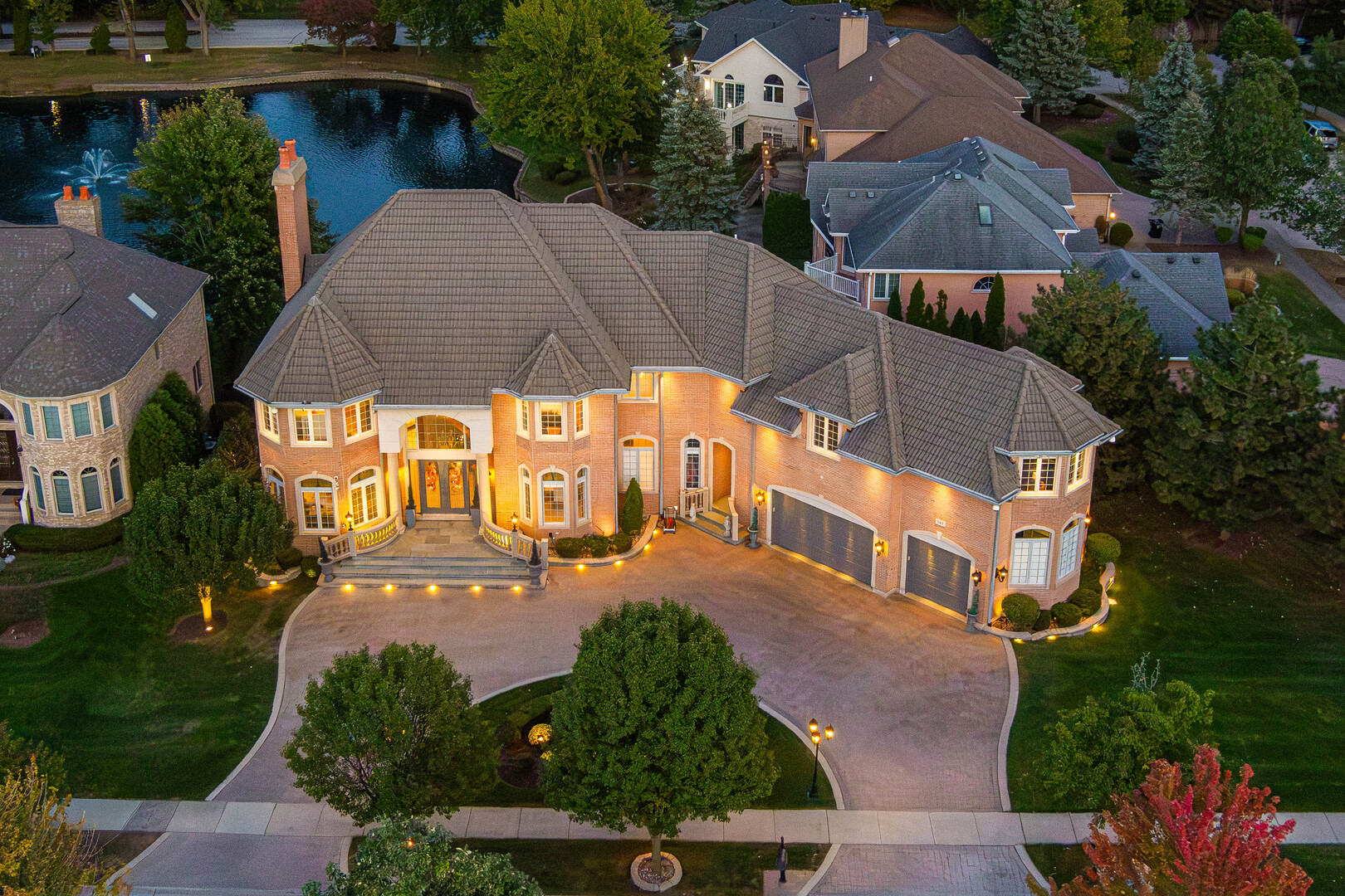 147 Los Lagos Drive, Bloomingdale, IL 60108