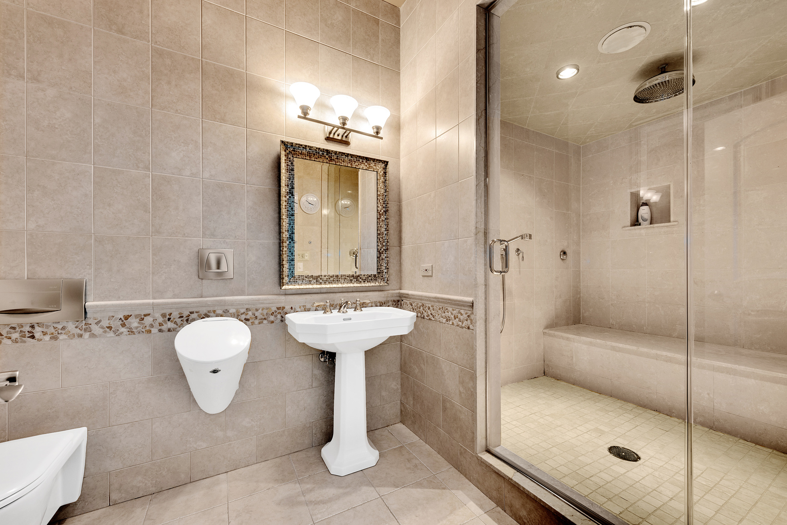 147 Los Lagos Drive, Bloomingdale, IL 60108