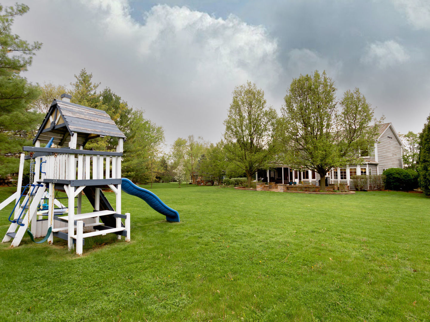 17945 W Pond Ridge Circle, Gurnee, IL 60031