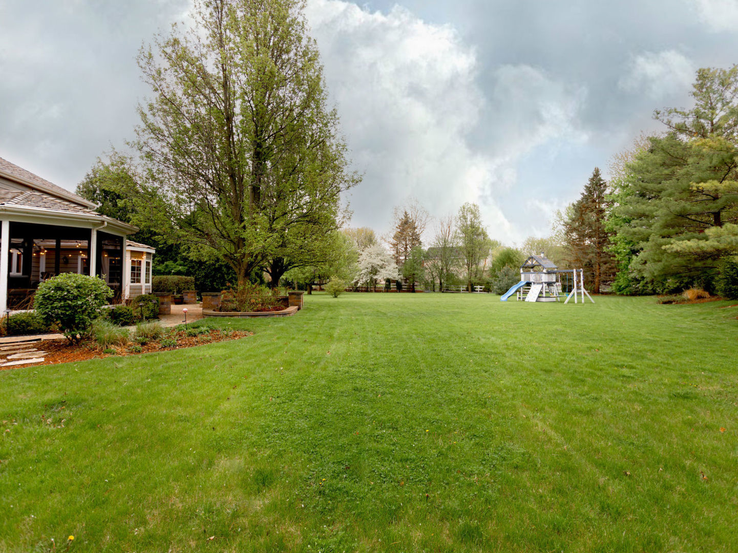 17945 W Pond Ridge Circle, Gurnee, IL 60031