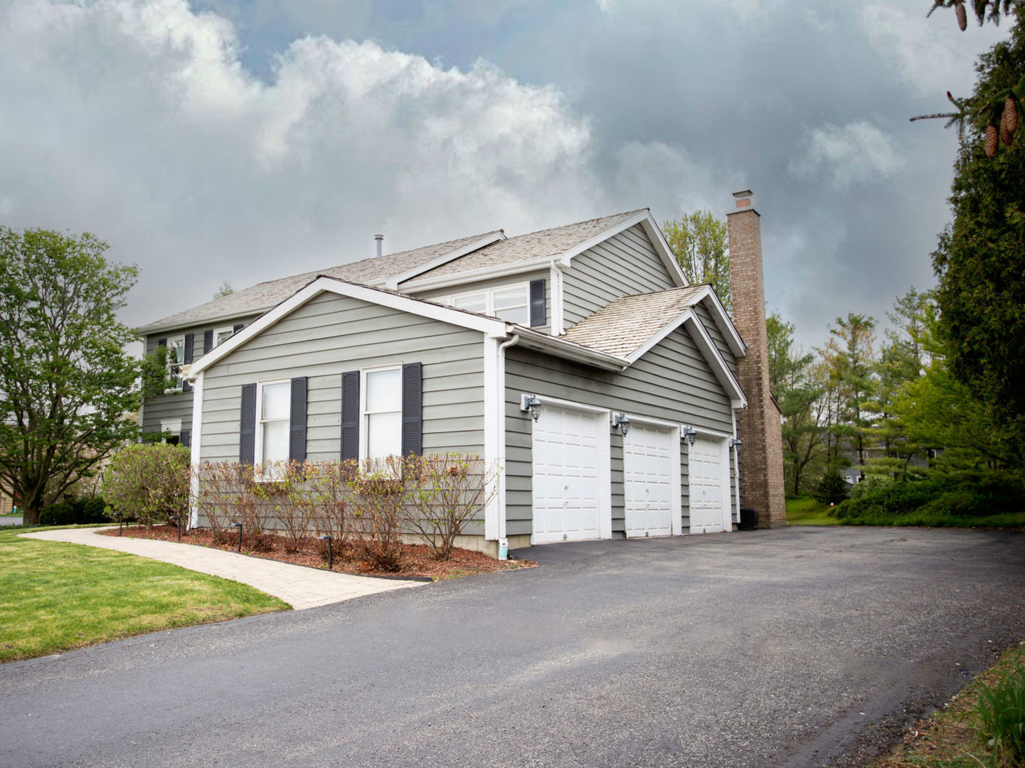 17945 W Pond Ridge Circle, Gurnee, IL 60031