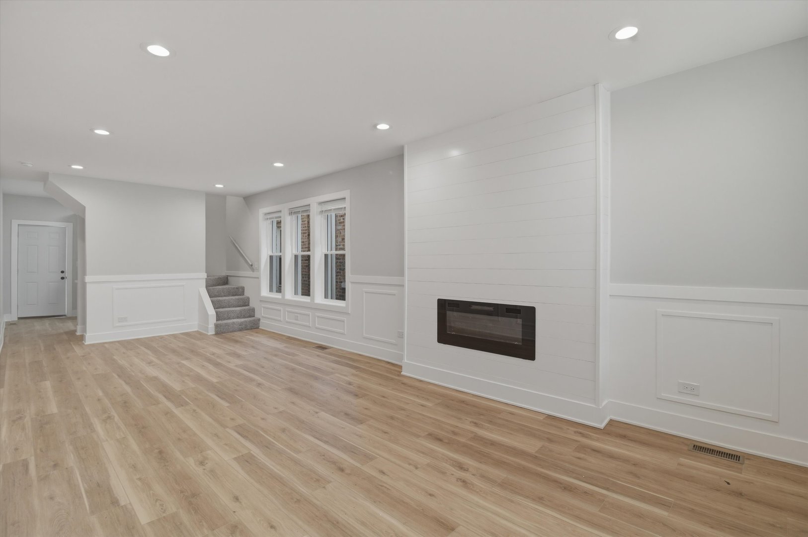 7833 S Vernon Avenue, Chicago, IL 60619