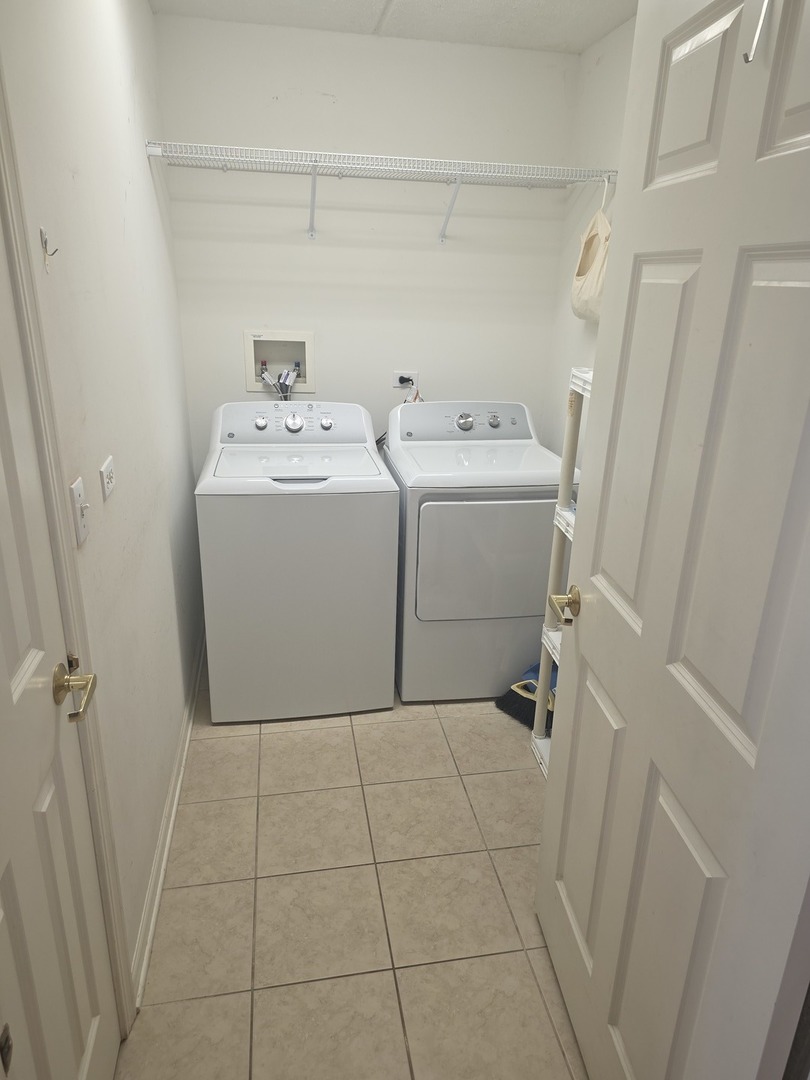 6815 N MILWAUKEE Avenue #201, Niles, IL 60714