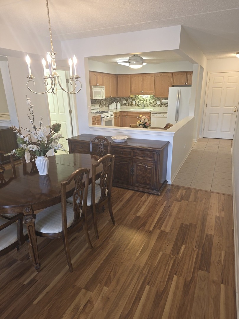 6815 N MILWAUKEE Avenue #201, Niles, IL 60714