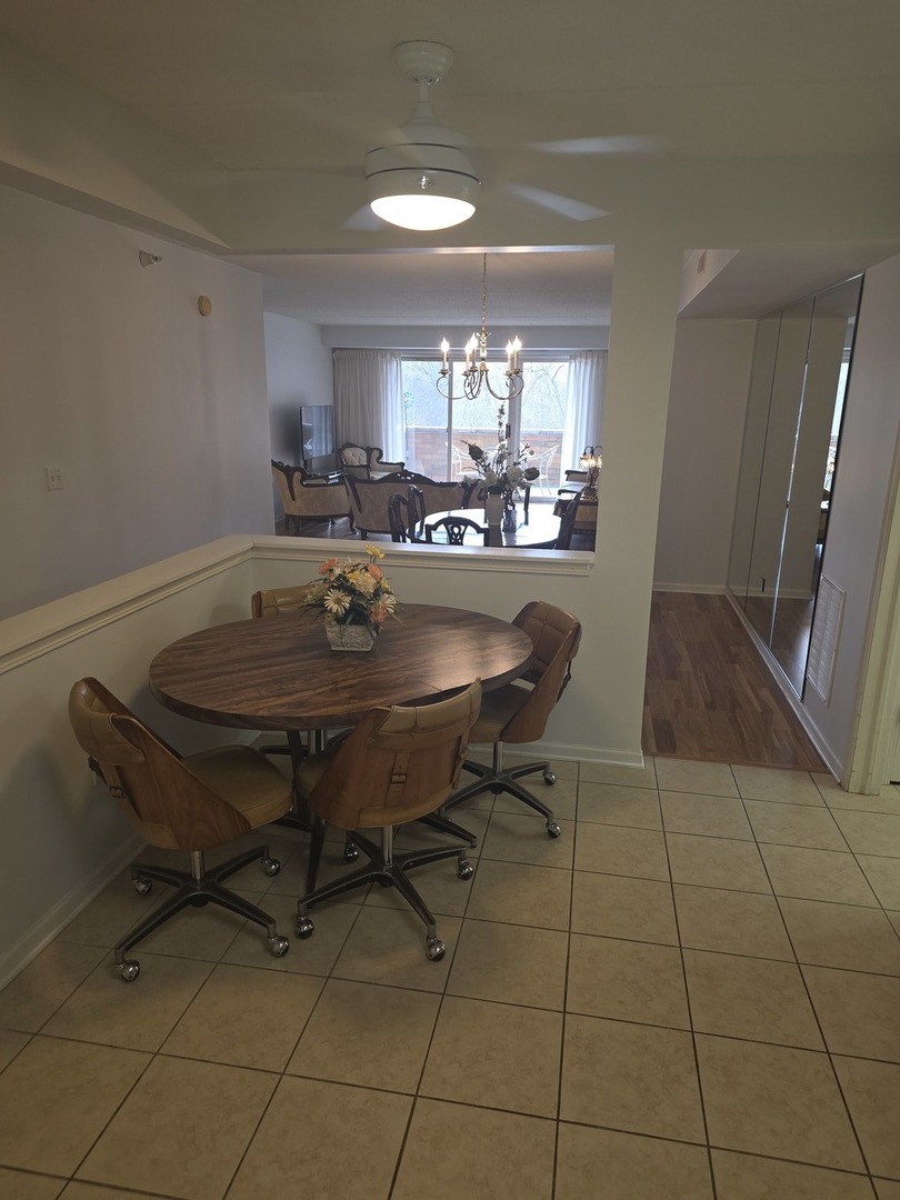 6815 N MILWAUKEE Avenue #201, Niles, IL 60714