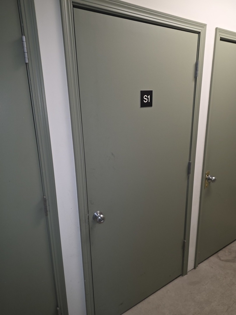 6815 N MILWAUKEE Avenue #201, Niles, IL 60714