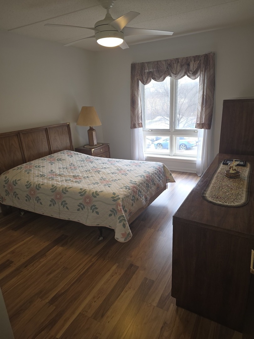 6815 N MILWAUKEE Avenue #201, Niles, IL 60714