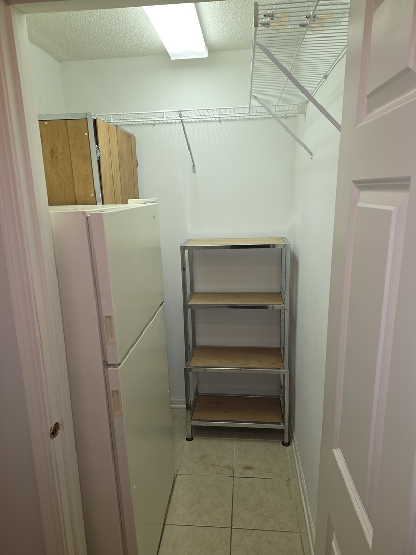 6815 N MILWAUKEE Avenue #201, Niles, IL 60714