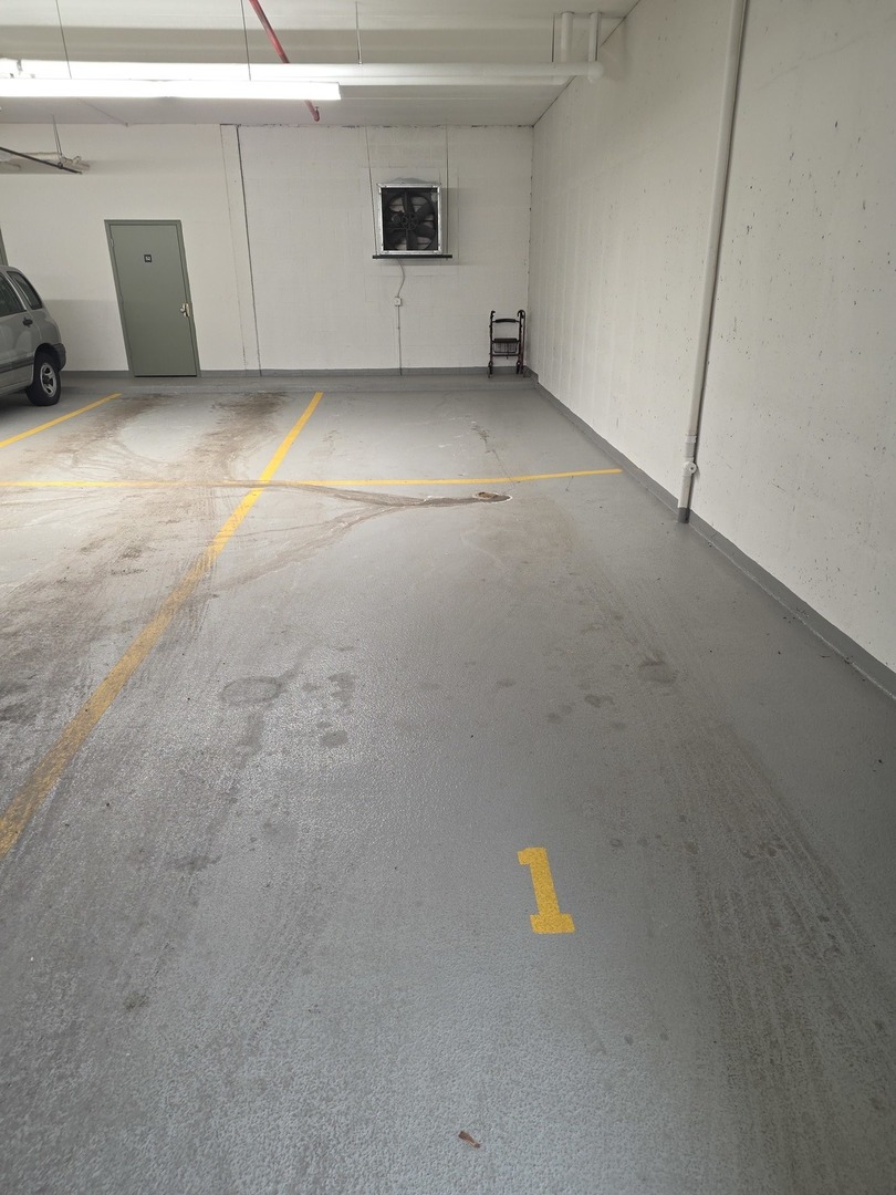 6815 N MILWAUKEE Avenue #201, Niles, IL 60714