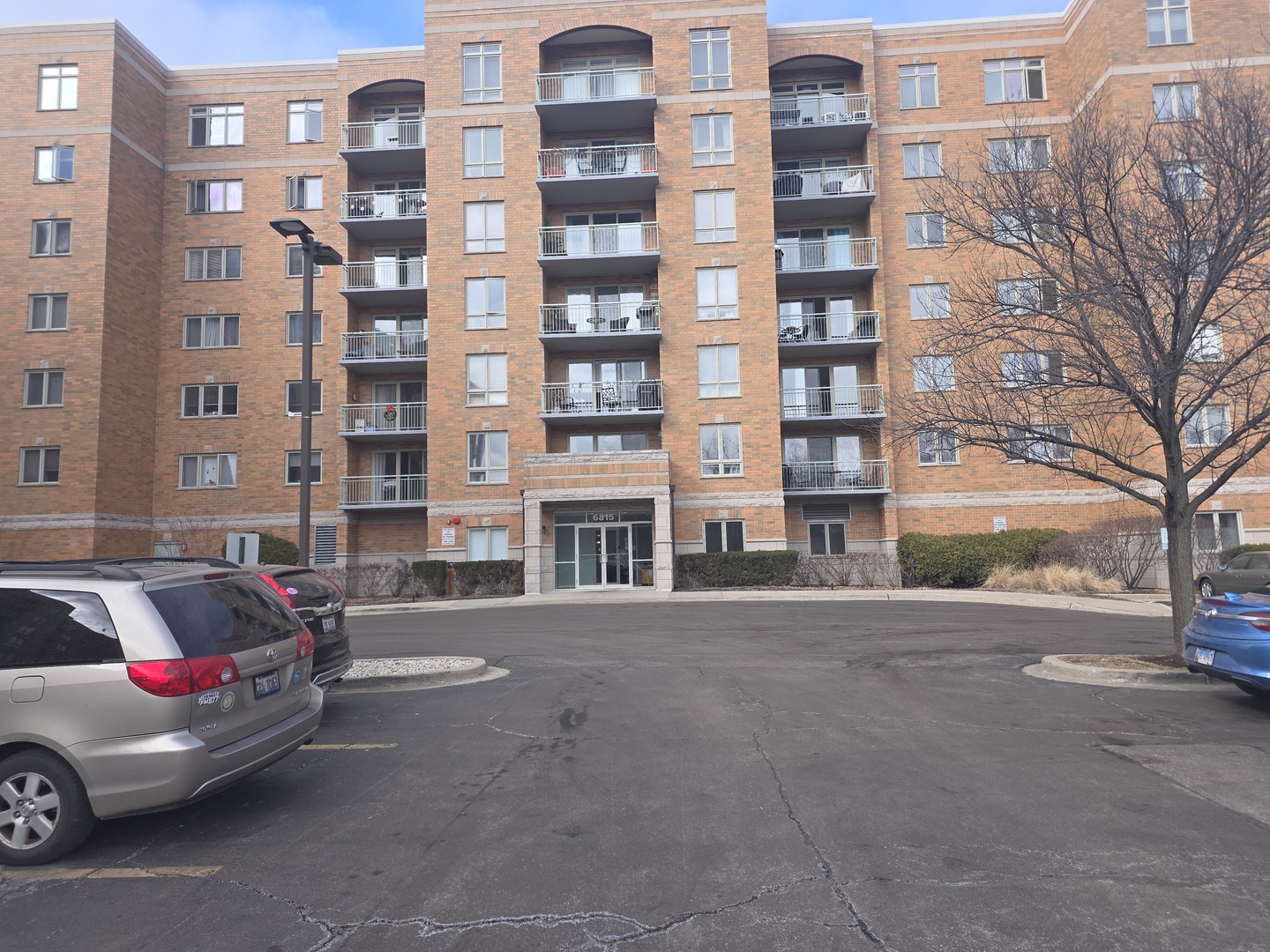 6815 N MILWAUKEE Avenue #201, Niles, IL 60714