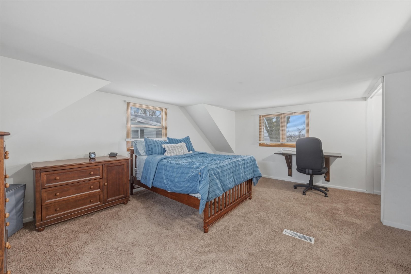 9307 ETHYL Lane, Tinley Park, IL 60487