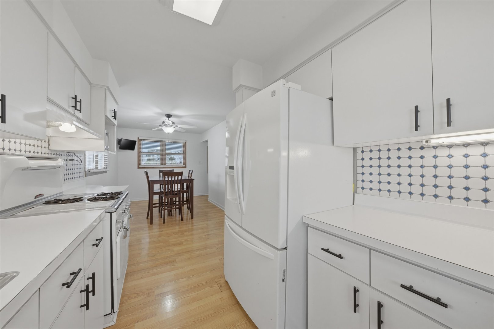 9307 ETHYL Lane, Tinley Park, IL 60487