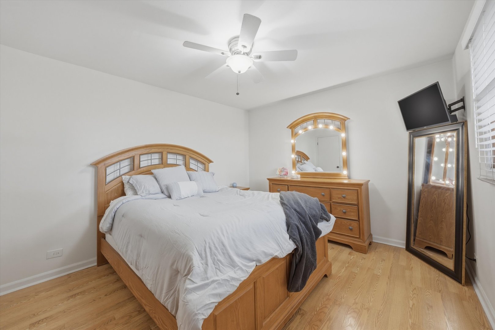 9307 ETHYL Lane, Tinley Park, IL 60487