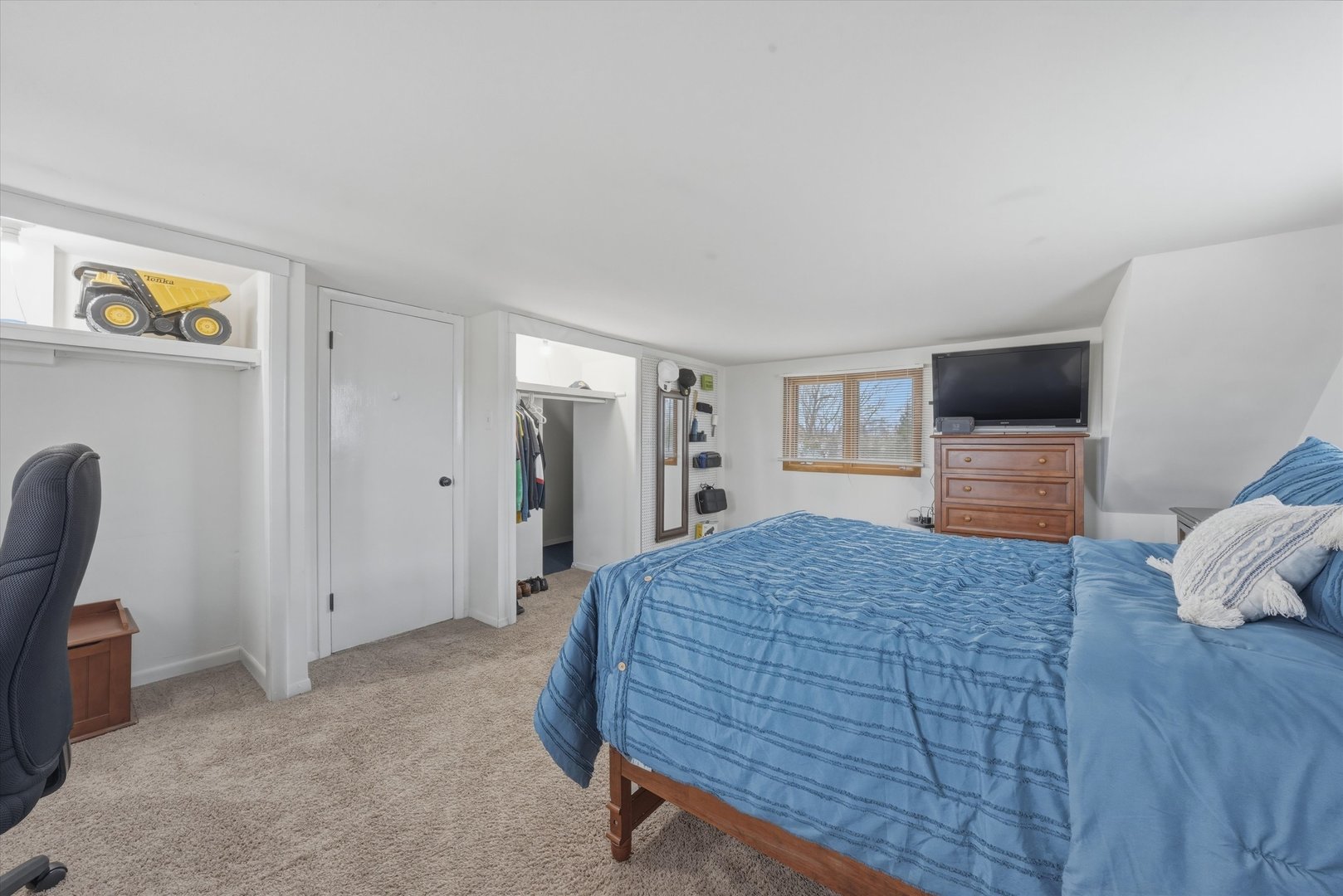 9307 ETHYL Lane, Tinley Park, IL 60487