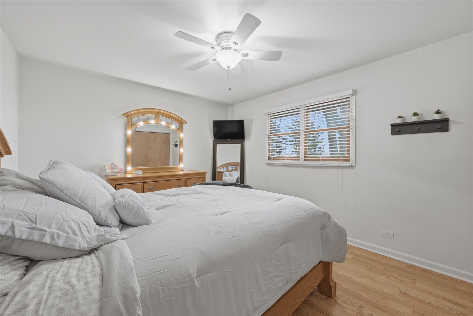 9307 ETHYL Lane, Tinley Park, IL 60487