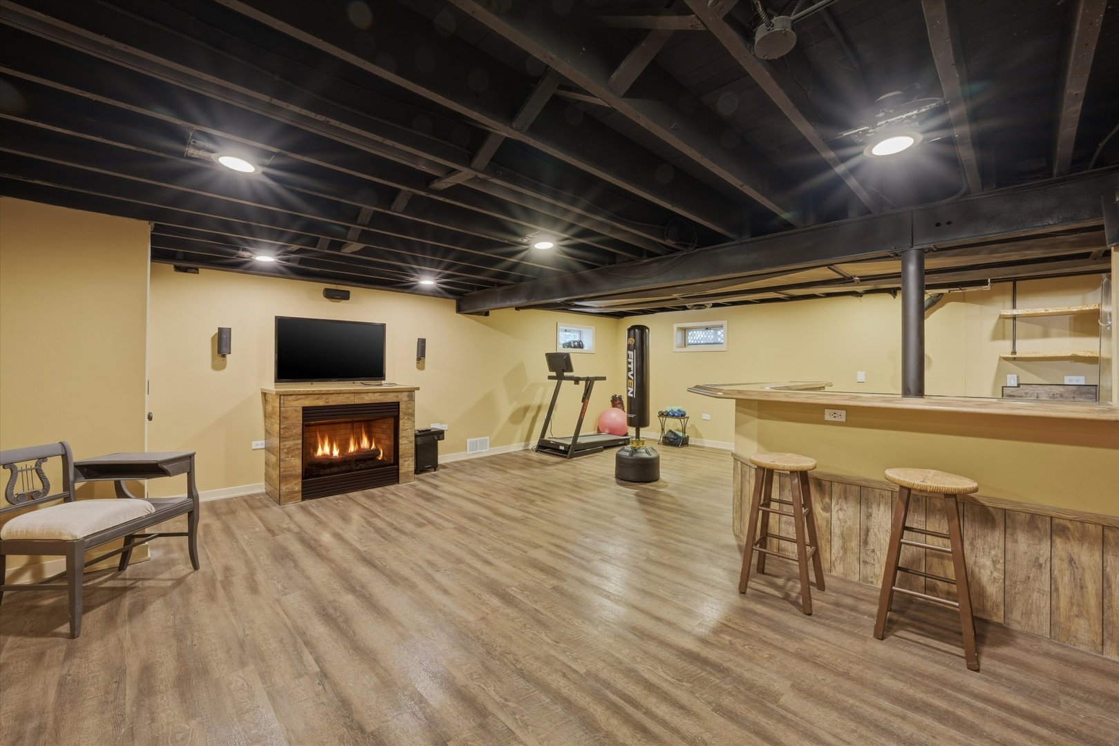 9307 ETHYL Lane, Tinley Park, IL 60487