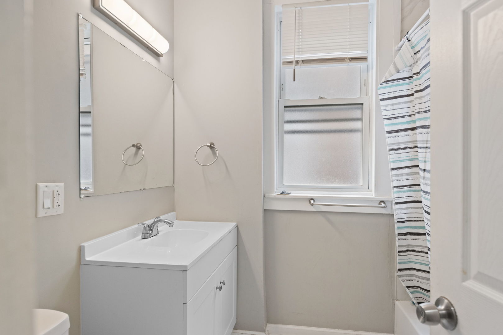 7115 S Champlain Avenue, Chicago, IL 60619