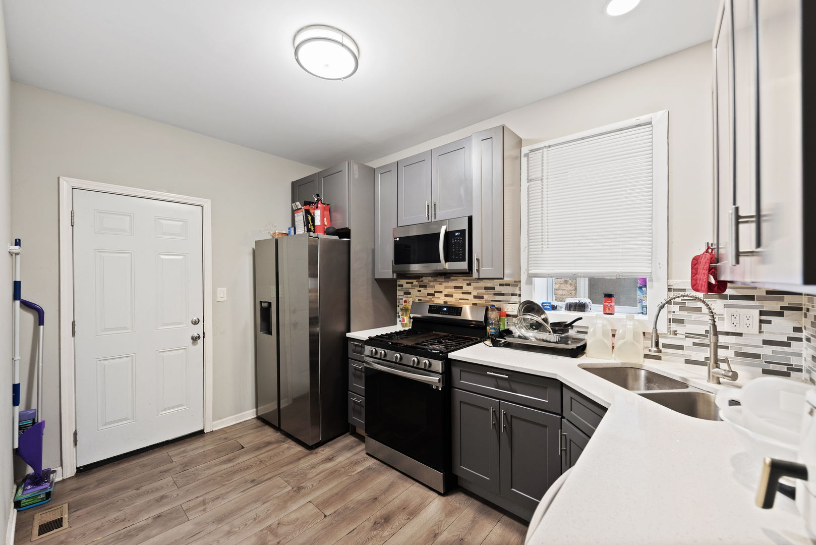 7115 S Champlain Avenue, Chicago, IL 60619