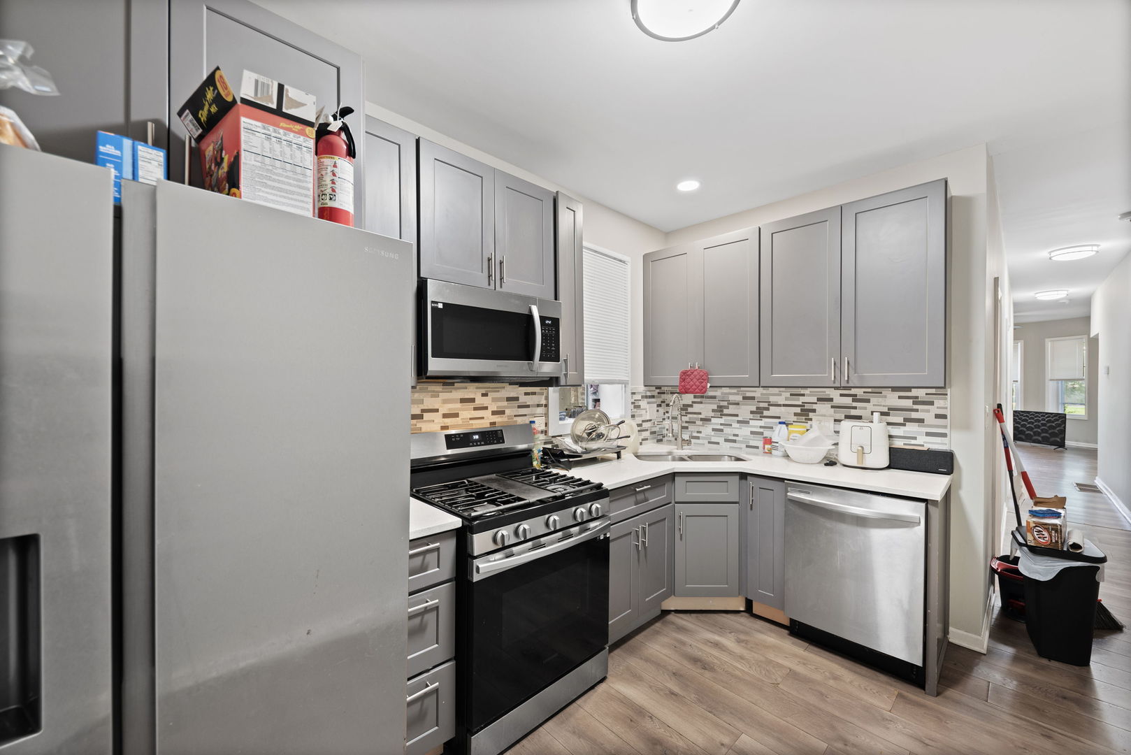 7115 S Champlain Avenue, Chicago, IL 60619