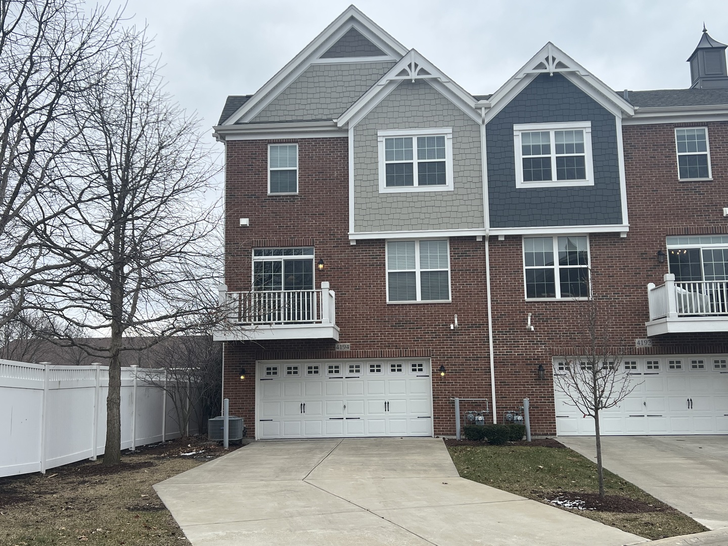 4194 Royal Mews Circle, Naperville, IL 60564