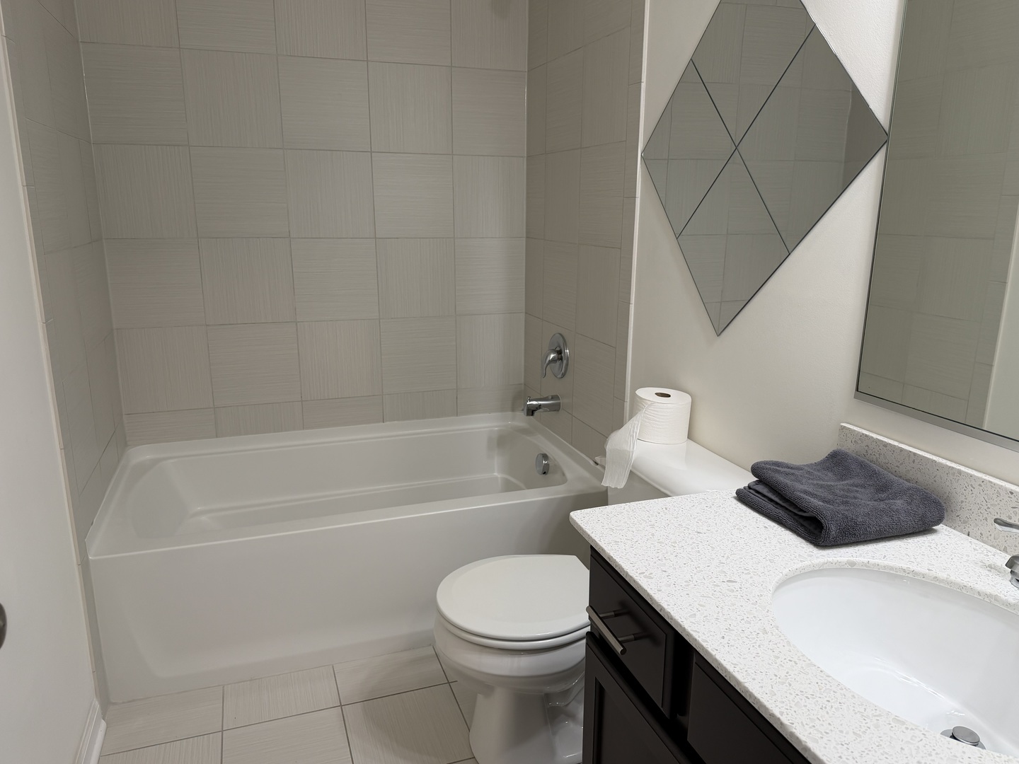 4194 Royal Mews Circle, Naperville, IL 60564