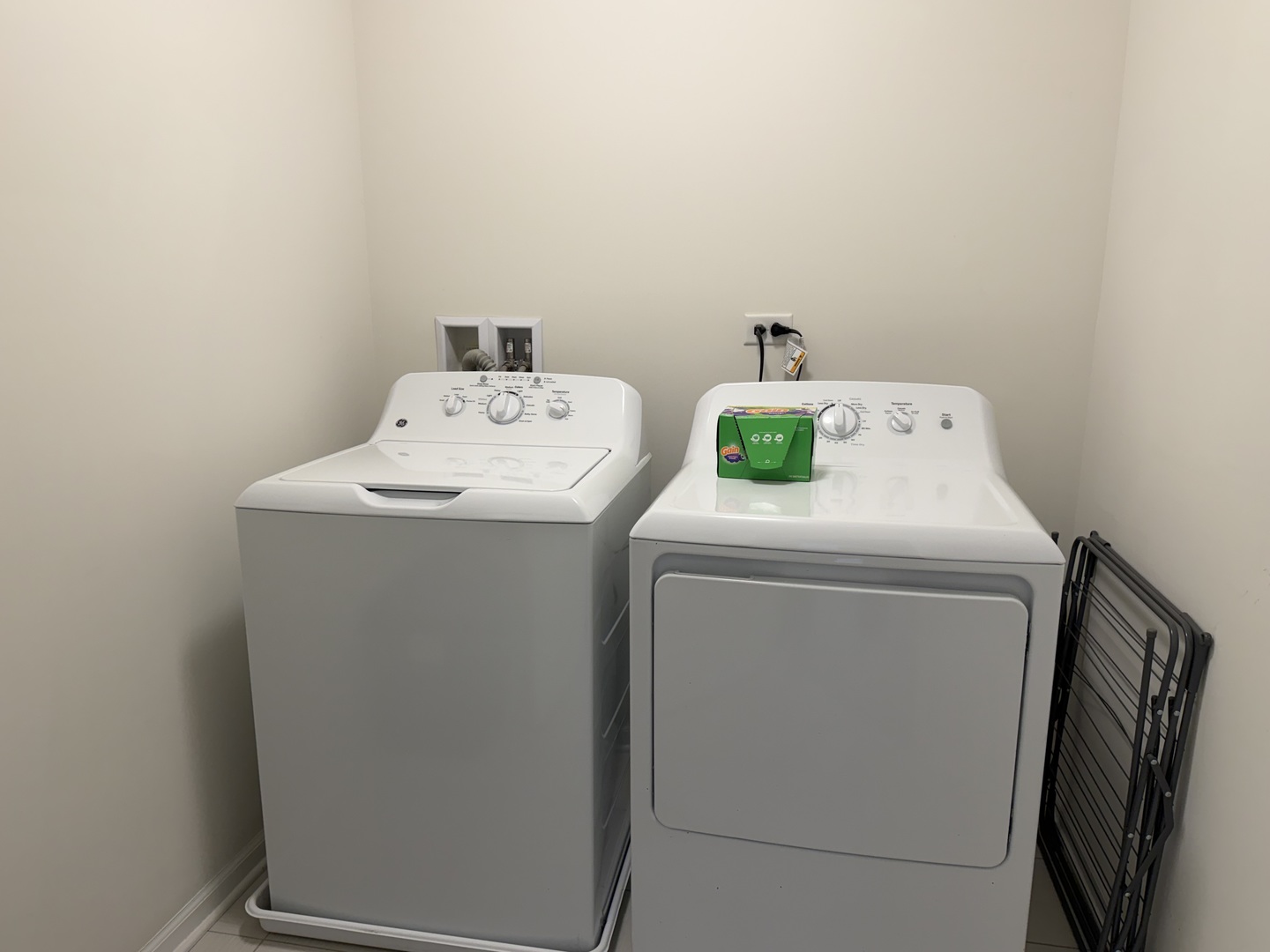 4194 Royal Mews Circle, Naperville, IL 60564