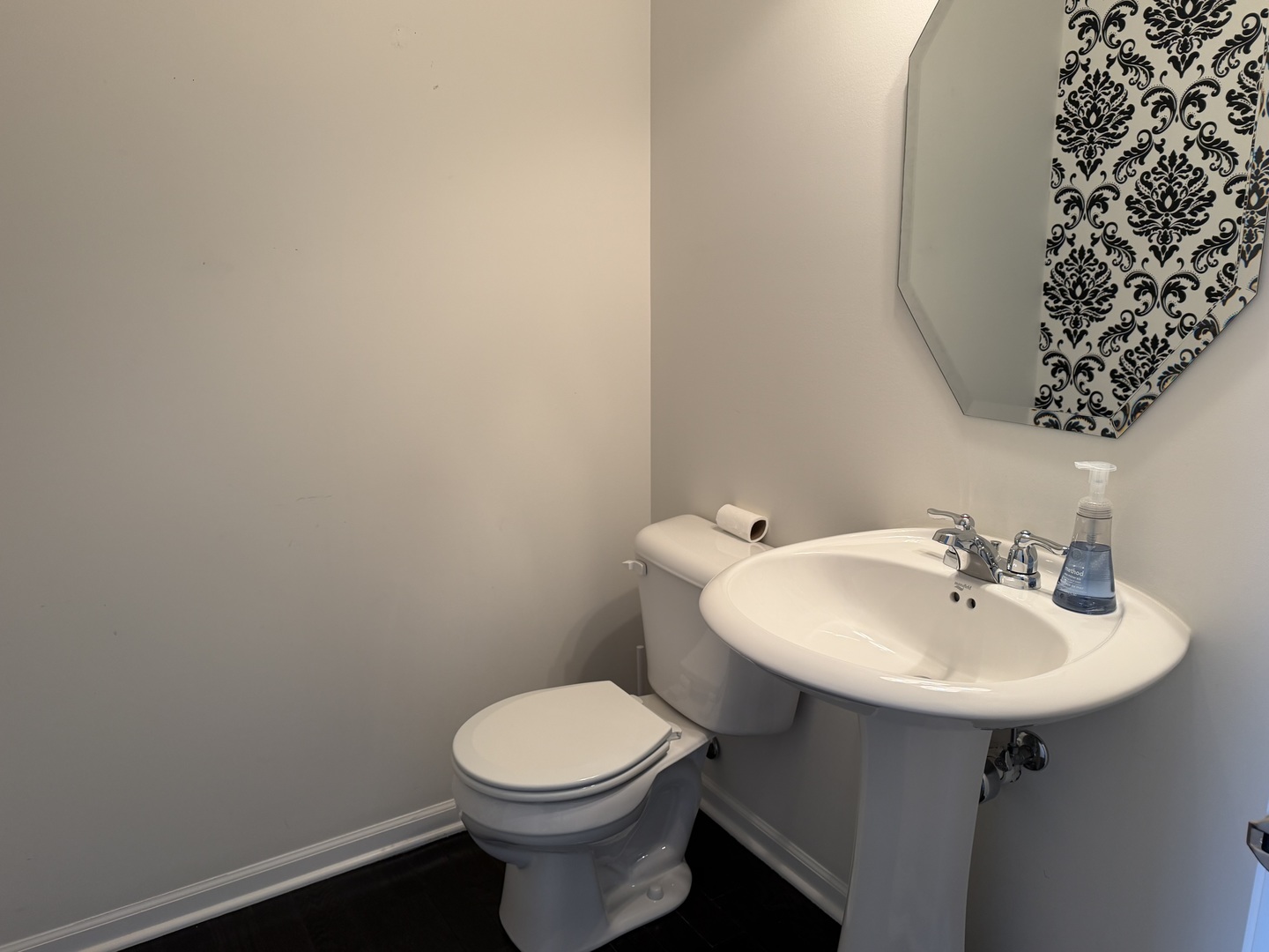 4194 Royal Mews Circle, Naperville, IL 60564