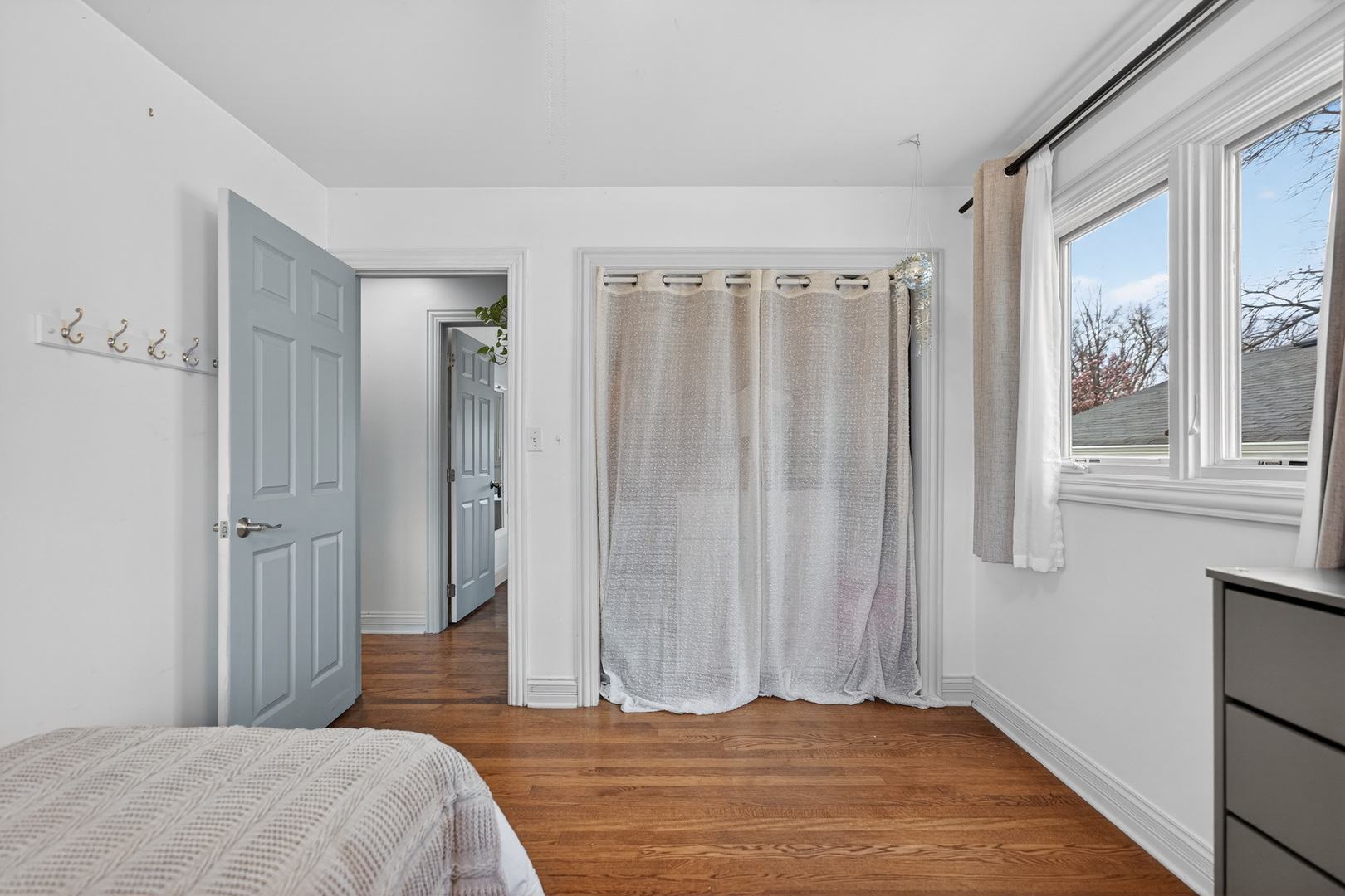 547 S Poplar Avenue, Elmhurst, IL 60126