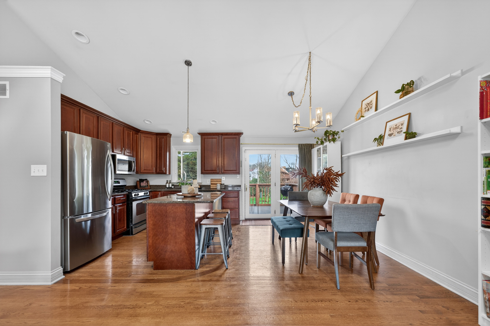 547 S Poplar Avenue, Elmhurst, IL 60126