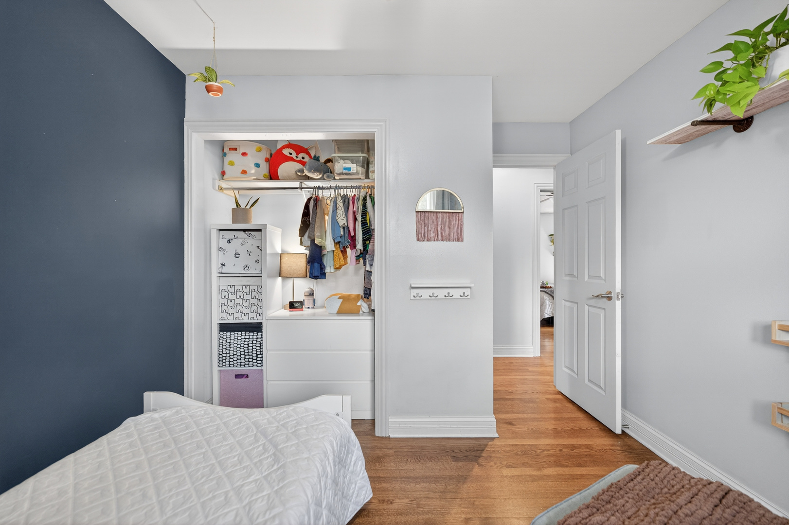 547 S Poplar Avenue, Elmhurst, IL 60126