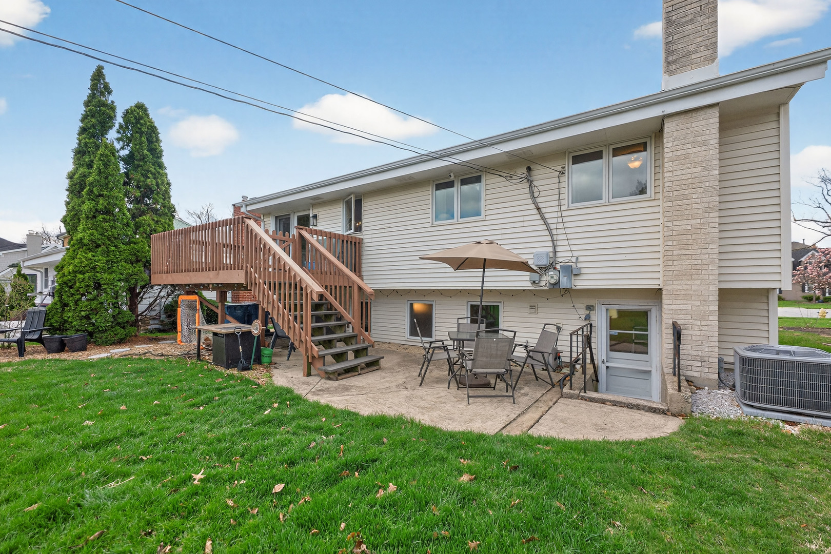 547 S Poplar Avenue, Elmhurst, IL 60126