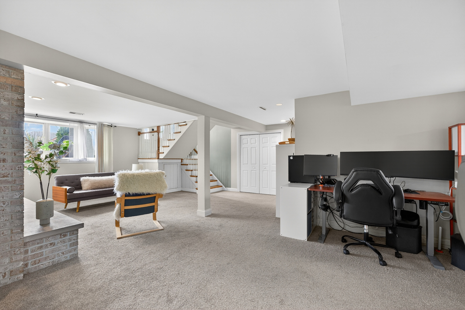 547 S Poplar Avenue, Elmhurst, IL 60126