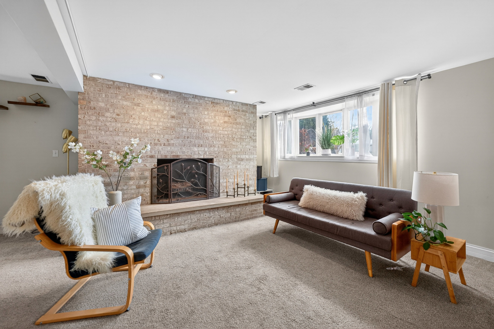 547 S Poplar Avenue, Elmhurst, IL 60126