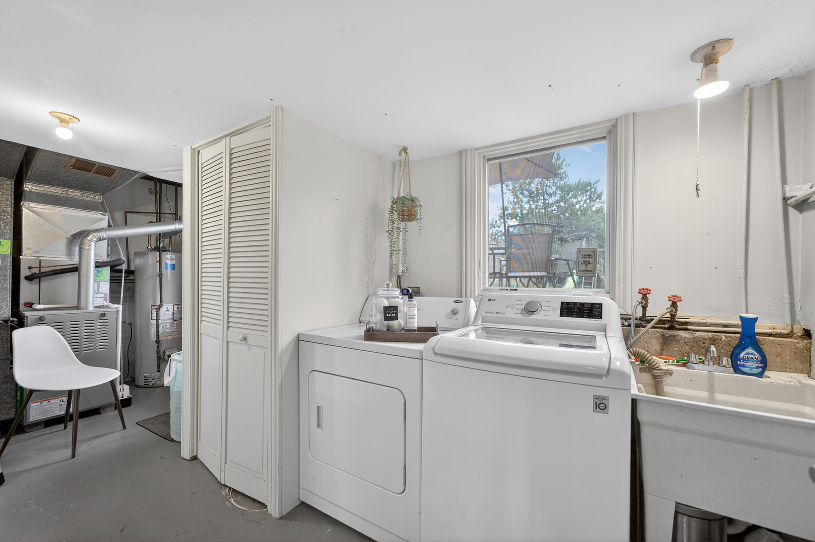 547 S Poplar Avenue, Elmhurst, IL 60126