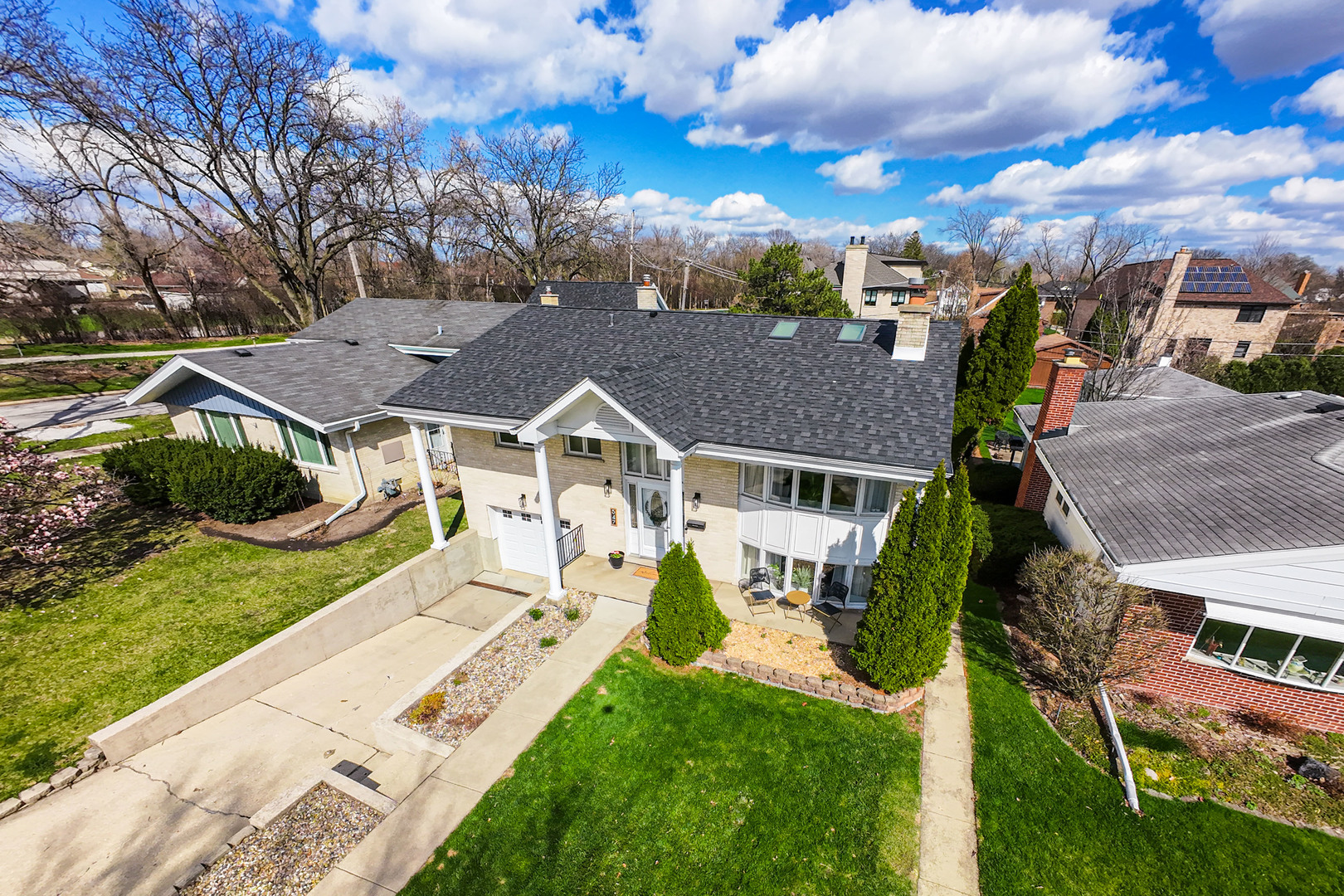 547 S Poplar Avenue, Elmhurst, IL 60126