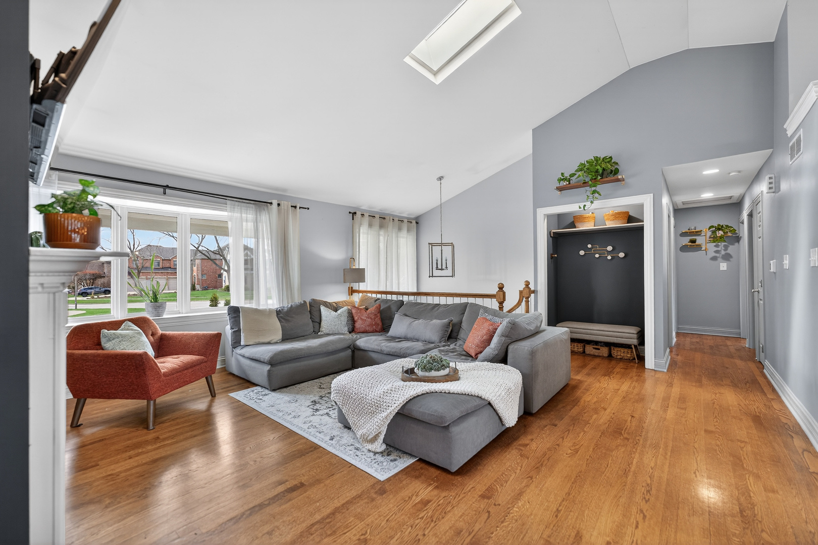 547 S Poplar Avenue, Elmhurst, IL 60126