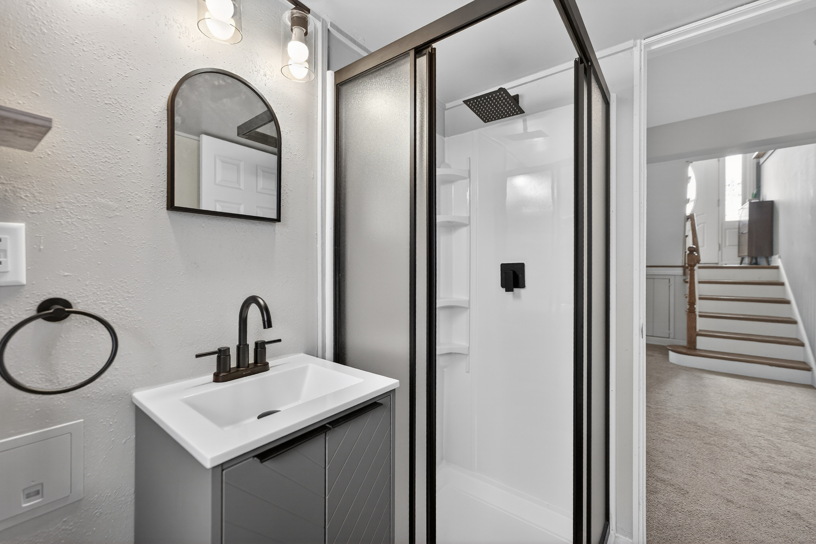 547 S Poplar Avenue, Elmhurst, IL 60126