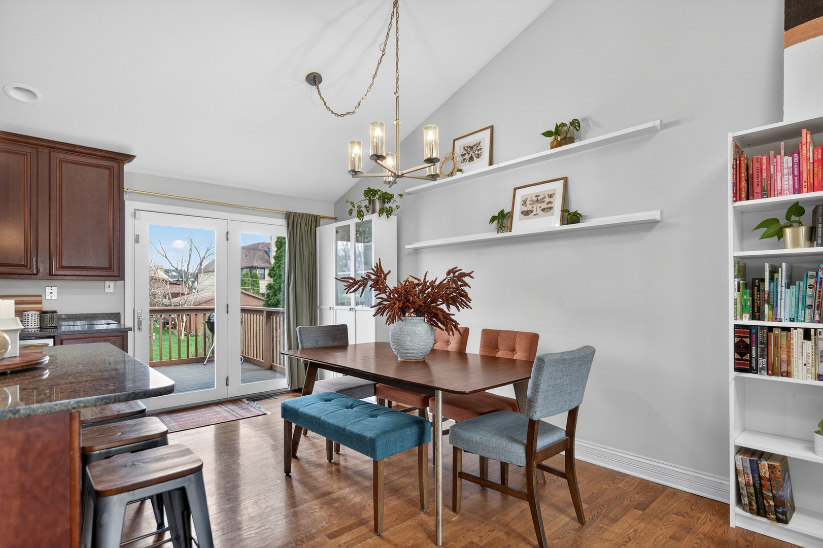 547 S Poplar Avenue, Elmhurst, IL 60126