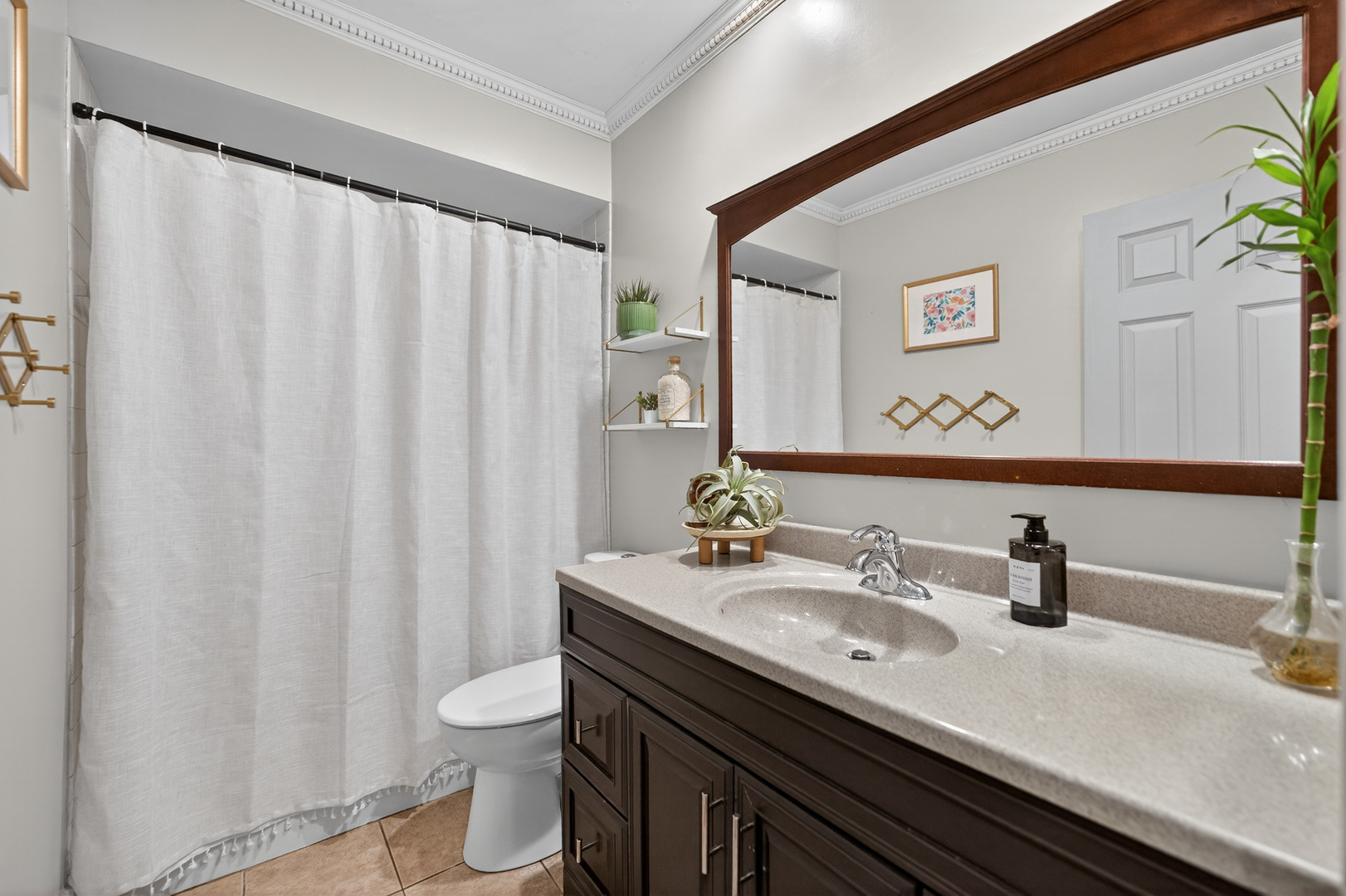 547 S Poplar Avenue, Elmhurst, IL 60126