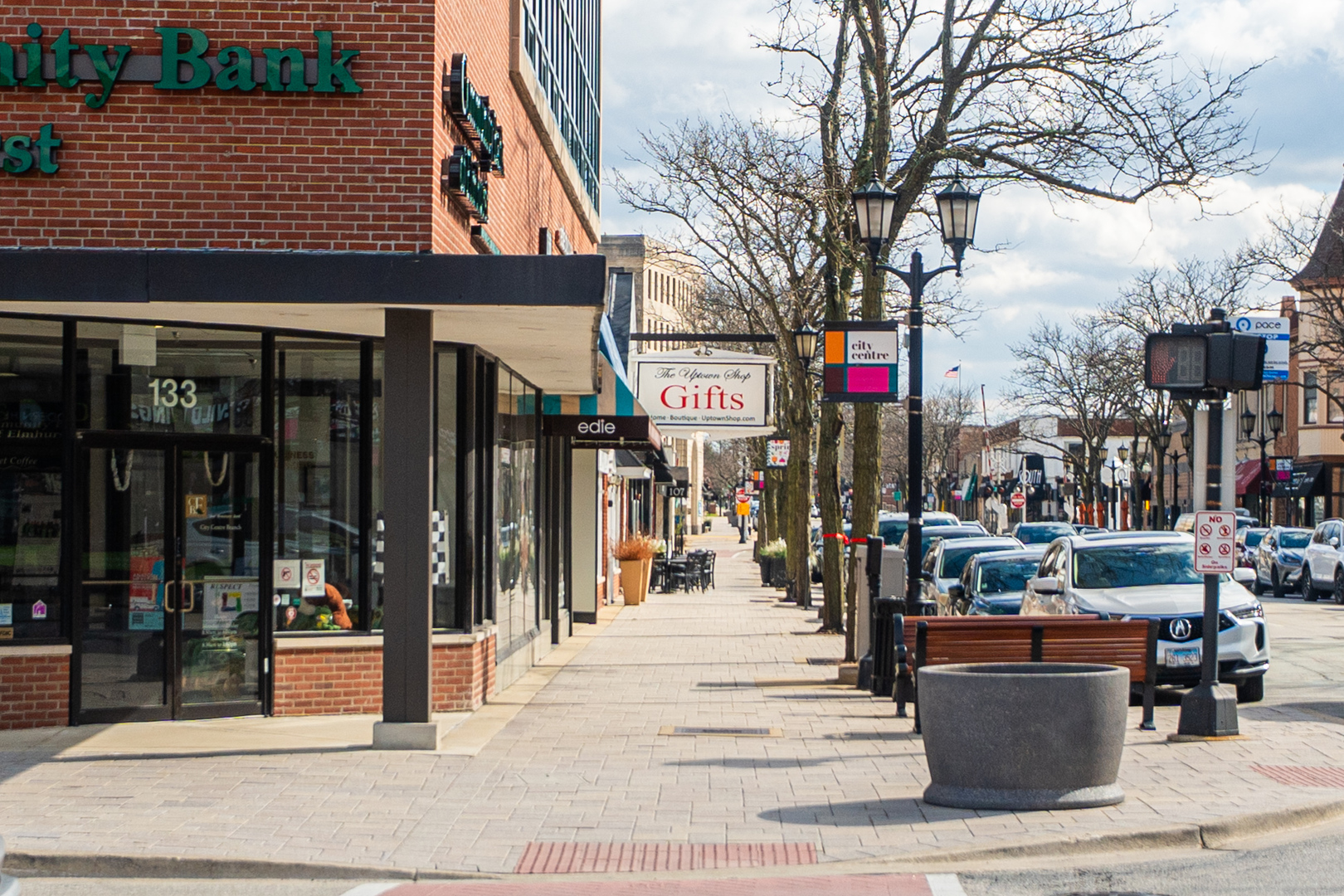 547 S Poplar Avenue, Elmhurst, IL 60126