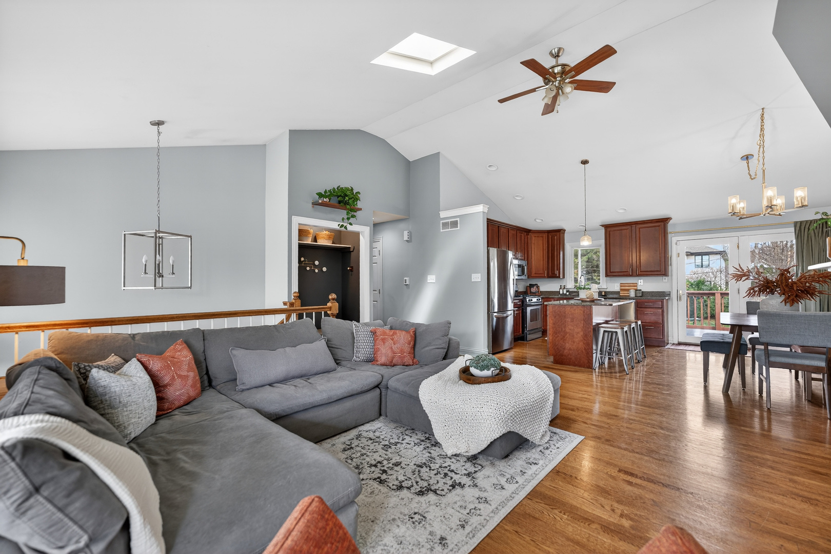 547 S Poplar Avenue, Elmhurst, IL 60126