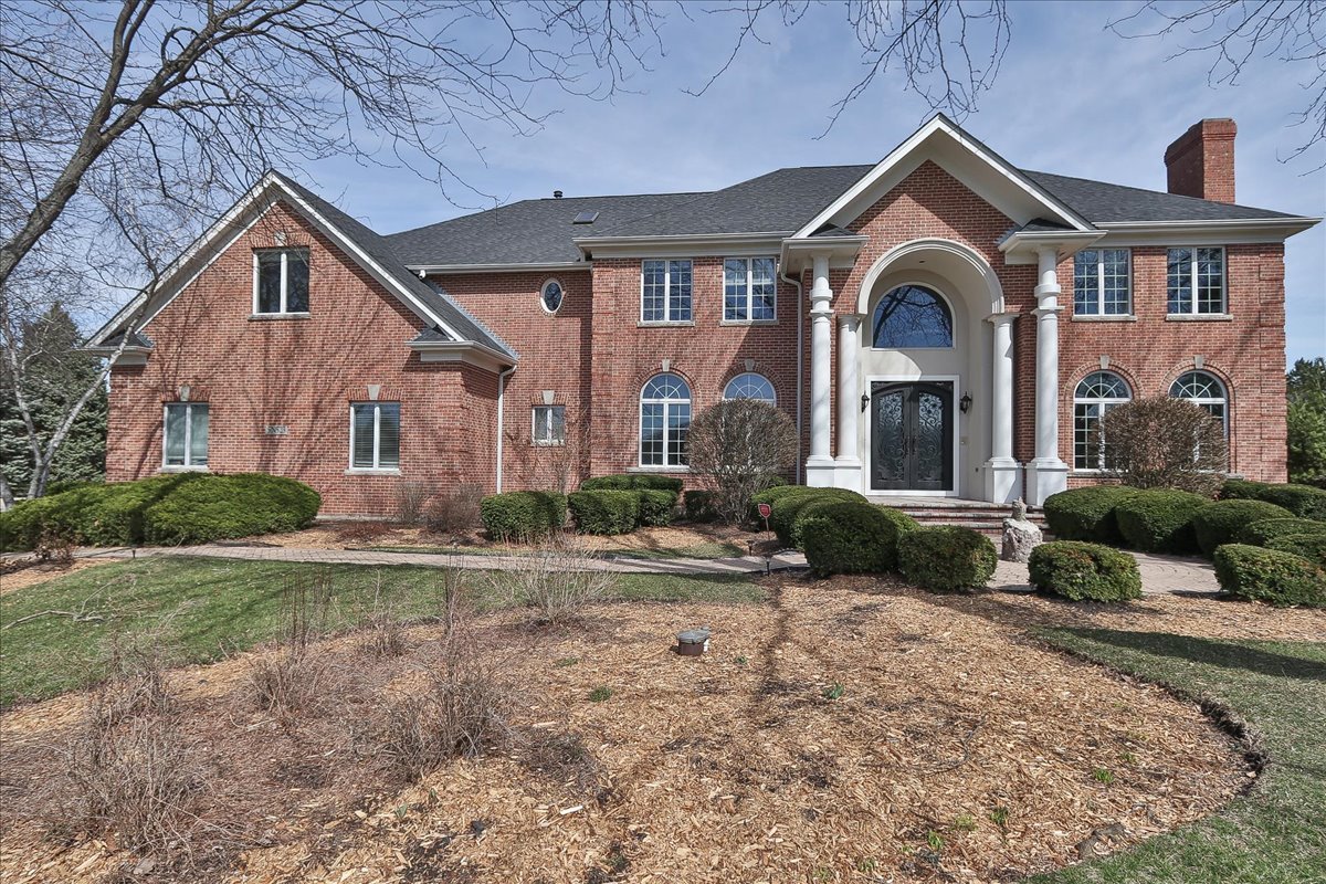 5N523 E Lakeview Circle, St. Charles, IL 60175